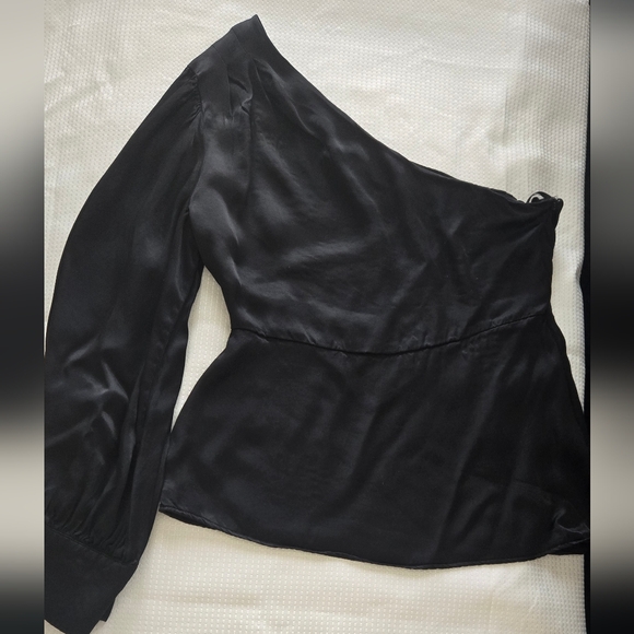 Zara Elegant Black One-Shoulder Blouse - Picture 2 of 10